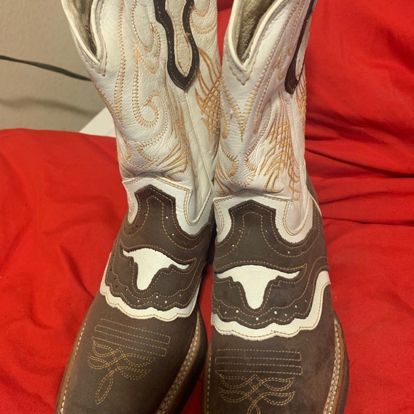 Boots - Picture 3 of 3